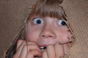 Visage d'enfant effrayé